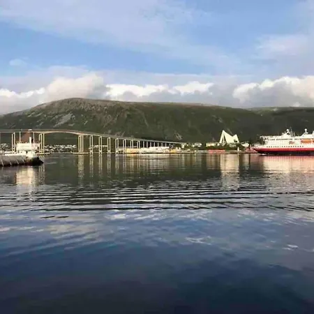 Hus I Naerheten Av Fjellheisen Apartament