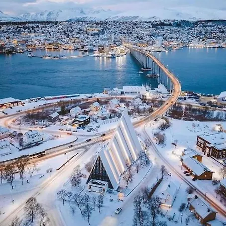 Hus I Naerheten Av Fjellheisen