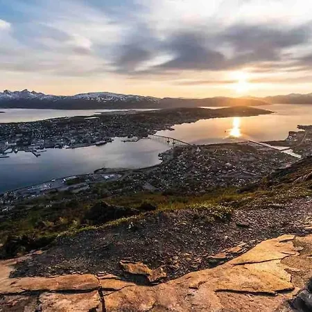 Hus I Naerheten Av Fjellheisen ترومسو